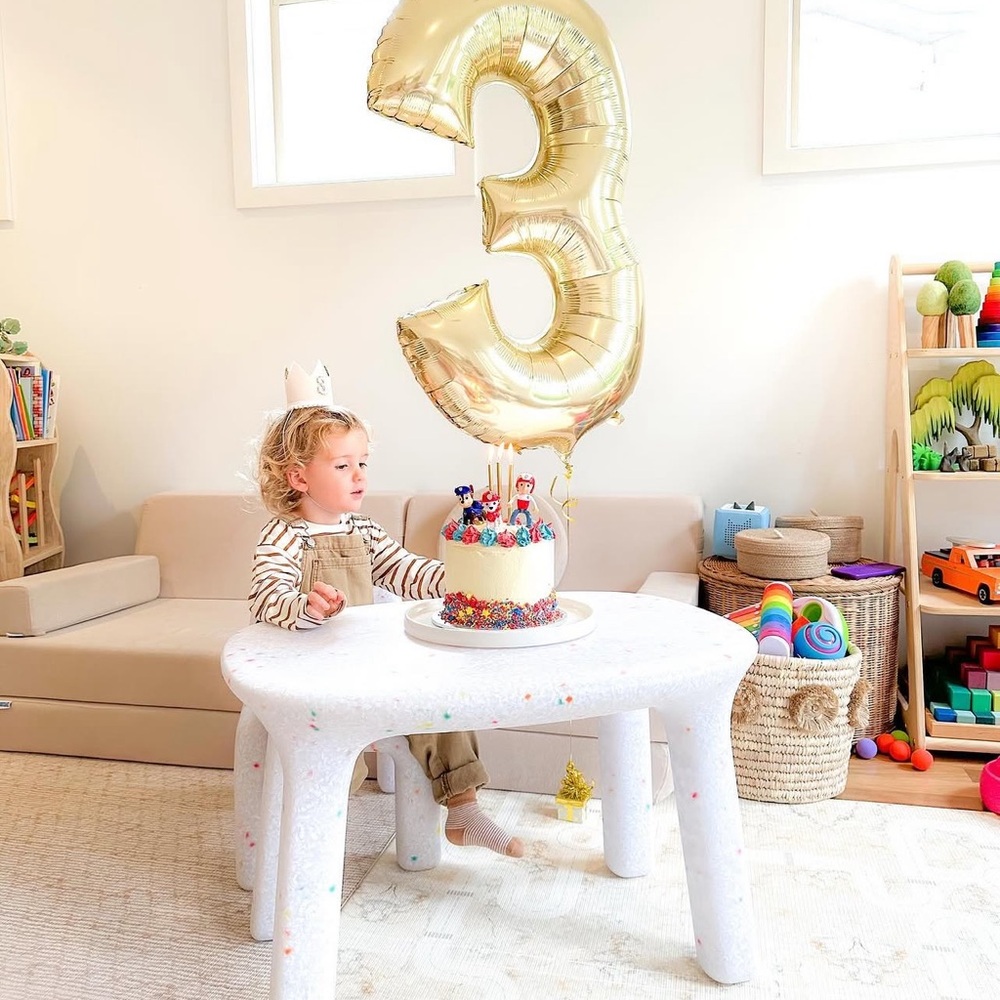 ❤️Blogger’s Favorite - white Confetti TABLE